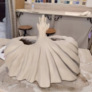 taller de cerámica proceso de modelado menina de cerámica
