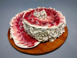 15 curso de cerámica Madrid plato de jamón presentado